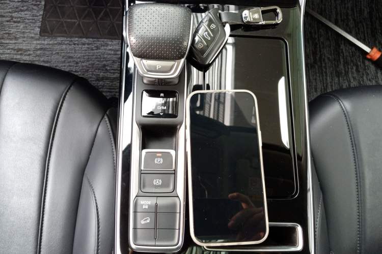 Used Roewe RX5 MAX 2019 300TGI Automatic 4G Connect Luxury Edition Gear Lever