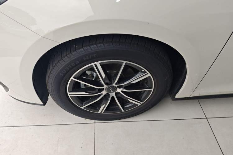 Used BYD Seal 06 New Energy 2024 DM-i 80KM Prestige Model Left Front Wheel Hub