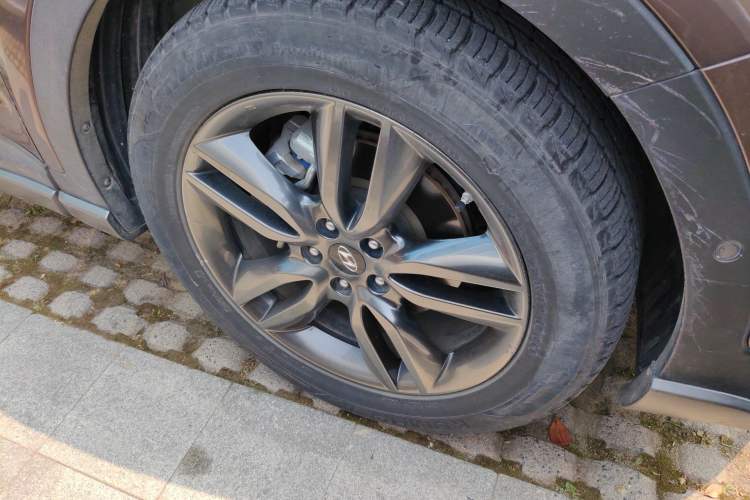 Used Hyundai Santa Fe Classic 2013 3.0L 4x4 Luxury Edition 7 Seats Euro V Right Front Wheel Hub