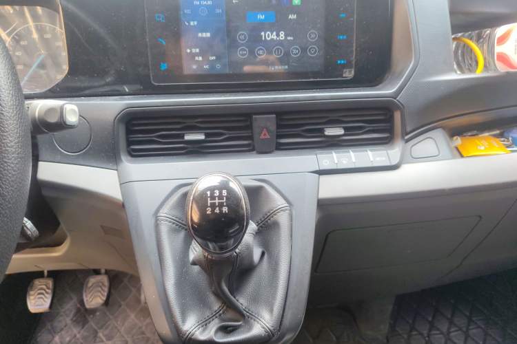 Used Ford Transit 2023 2.0T Diesel Manual Multifunction Commercial Vehicle Short Wheelbase Low Roof 5/6 Seats Audio And AC Panel