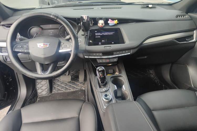 Used Cadillac XT4 2020 Revised Version 28T Two-Wheel Drive Luxury Edition Center Console