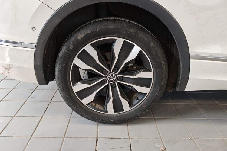 Used Volkswagen Tiguan L 2022 330TSI Automatic Two-Wheel Drive R-Line Enhanced Edition