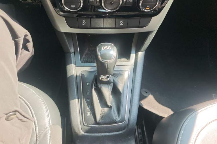 Used Skoda Yeti 2017 TSI280 DSG Prestige Edition Gear Lever