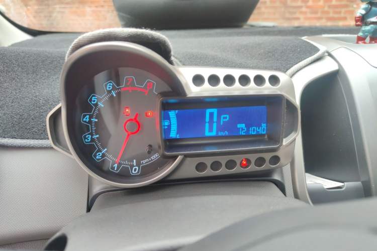 Used Chevrolet Aveo Sonic 2013 Sedan 1.4L Automatic with Sunroof