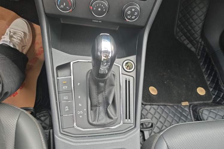 Used Volkswagen Lavida 2018 1.5L Automatic Comfort Edition China V Standard Gear Lever