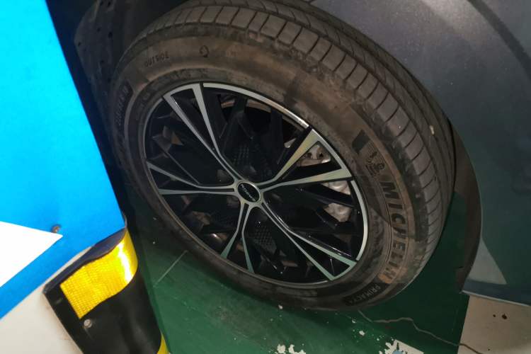 Used Roewe iMAX8 2023 400TGI Comfort Edition Right Front Wheel Hub