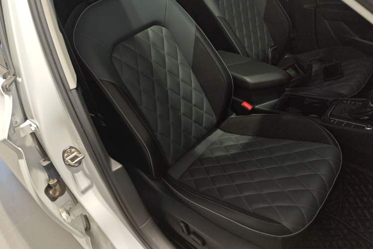 Used Volkswagen Sagitar 2023 300TSI DSG Excellence Edition Right Front Seat