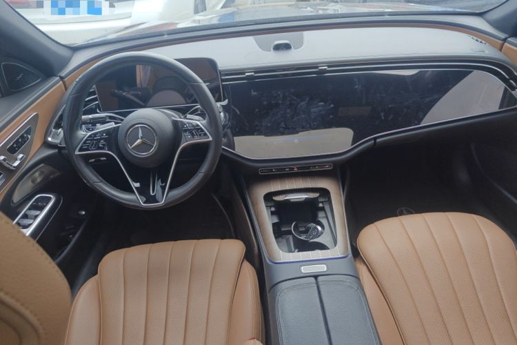 Used Mercedes-Benz E-Class 2024 E 300 L Luxury Model Center Console