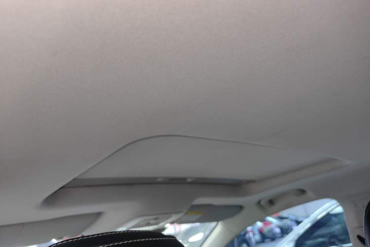 Used Roewe i5 2020 1.5L Automatic 4G Connect Luxury Flagship Edition
