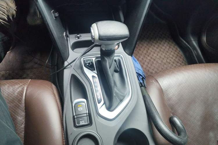 Used GAC Trumpchi GS4 2017 235T Automatic Two-Wheel Drive Luxury Smart Connectivity Version Gear Lever