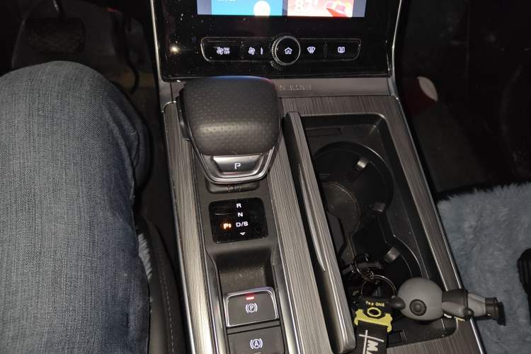 Used Roewe RX5 2023 PLUS 330TGI Automatic Trendsetting Smart Edition