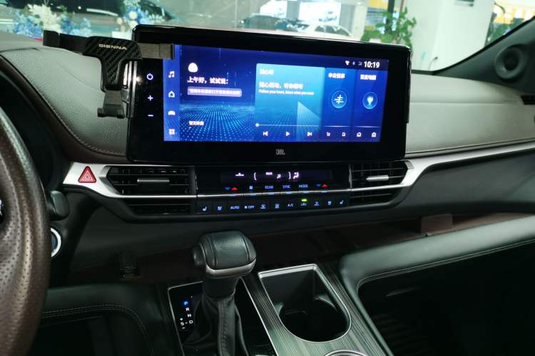 Used Toyota SIENNA 2021 2.5L Hybrid Platinum Edition
