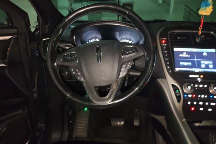 Used Lincoln MKX 2015 2.0T Two-Wheel Drive Deluxe Edition Steering Wheel