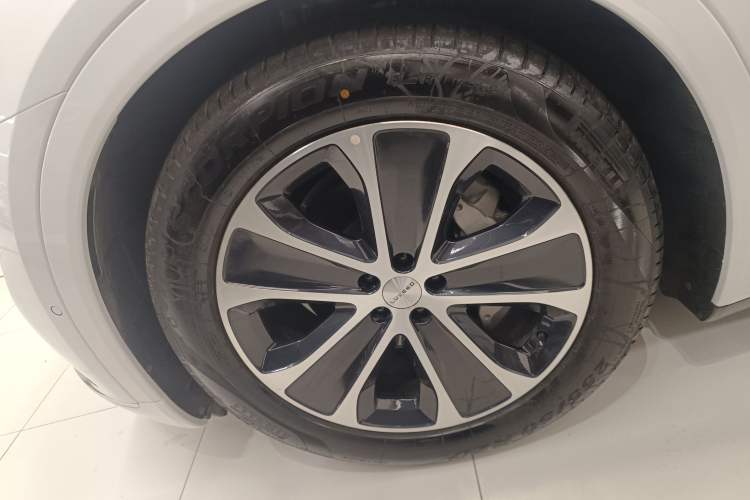 Used Hima Luxeed R7 2024 All-Electric 802 km Max
