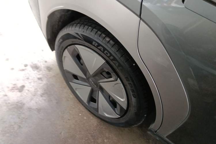 Used AION Y 2023 Younger Exterior 5