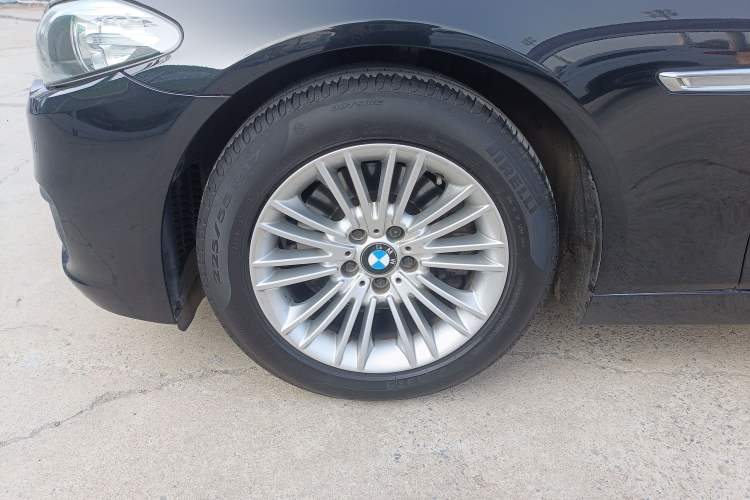 Used BMW 5 Series 2014 525Li Leading Model
