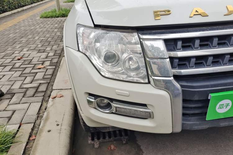 Used Mitsubishi Pajero 2016 3.0L Automatic Standard Version China V Standard Right Front Headlight