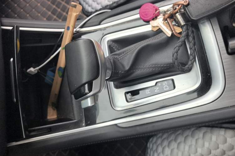 Used CHANGAN Ruicheng CC 2021 Blue Whale Edition 1.5T DCT Luxury Model Gear Lever