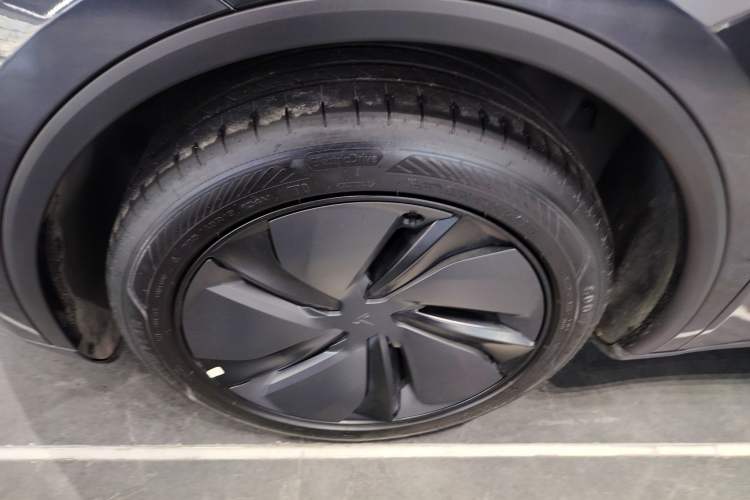 Used Tesla Model Y 2025 Rear-Wheel-Drive Version