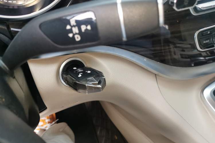 Used Mercedes-Benz V-Class 2018 V 260 Avantgarde Edition China VI Vehicle Key