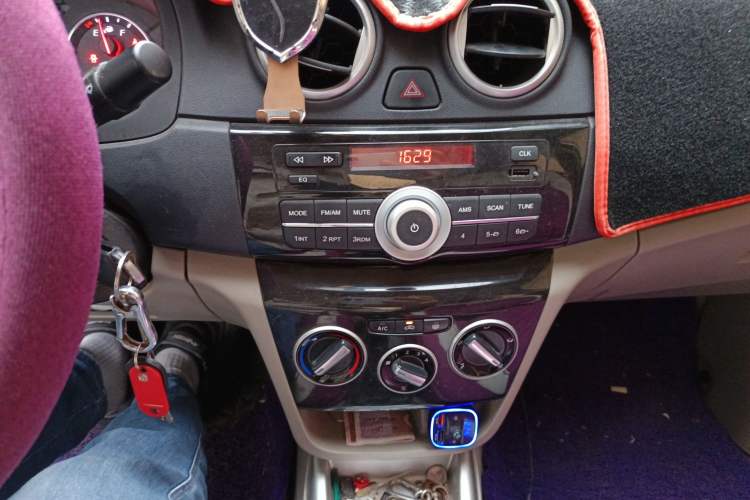 Used CHANGAN Alsvin V3 2015 1.4L Manual Warm-Hearted Model China V Standard