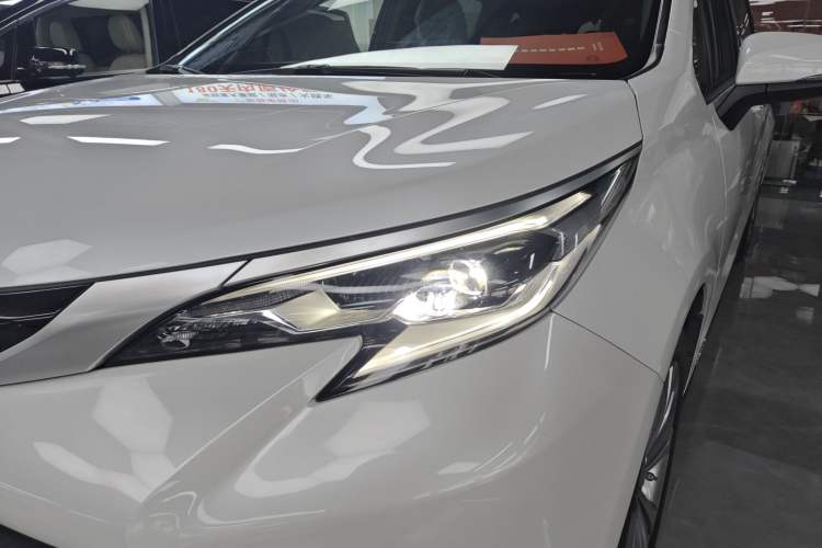 Used Toyota SIENNA 2023 2.5L Hybrid Deluxe Edition
