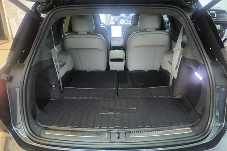 Used Nio ES8 2023 75 kWh Executive Edition Trunk