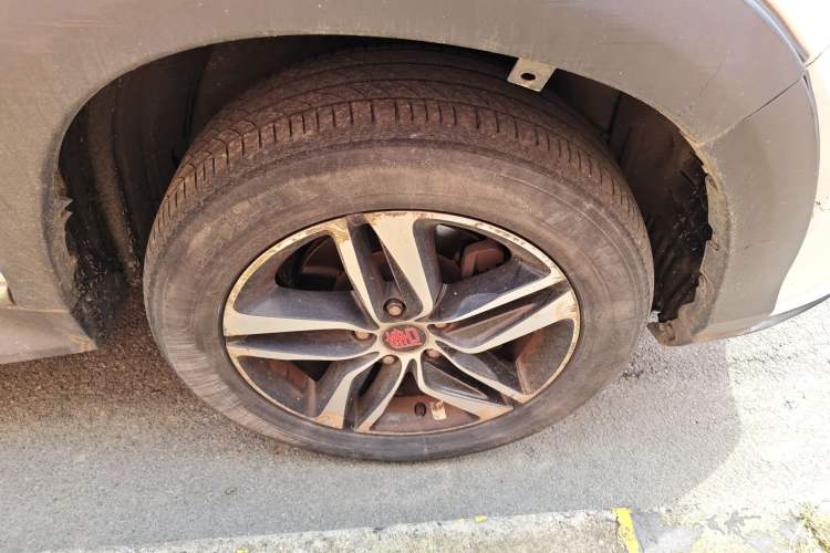 Used BYD Tang New Energy 2015 2.0T Four-Wheel-Drive Flagship Model Right Front Wheel Hub