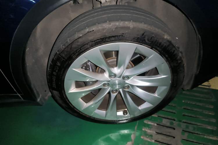 Used Tesla Model X 2017 X 100D Long Range Edition Right Front Wheel Hub