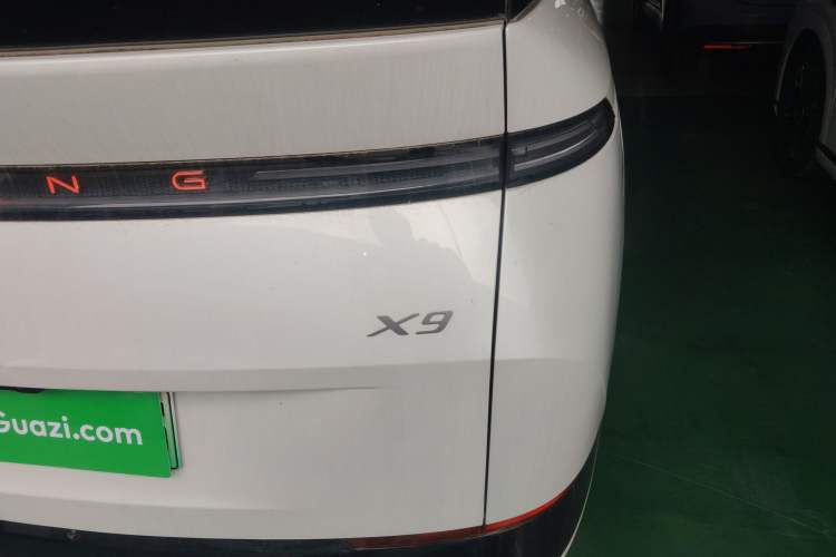 Used XPeng X9 2025 740 Ultra-Long Range Max Exterior 3