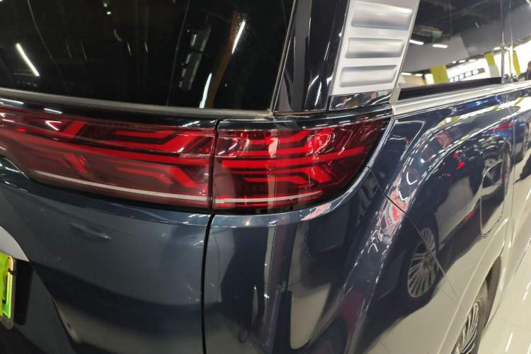 Used Denza D9 2022 DM-i 970 Four-Wheel Drive Flagship Model
