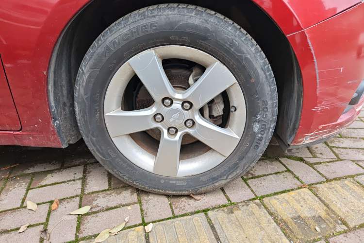 Used Chevrolet Cruze 2013 1.6L SE MT Right Front Wheel Hub