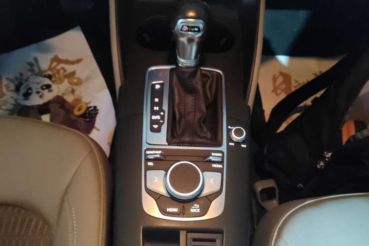 Used Audi A3 2019 Sportback 35 TFSI Fashion Edition China VI Emission Standard Gear Lever