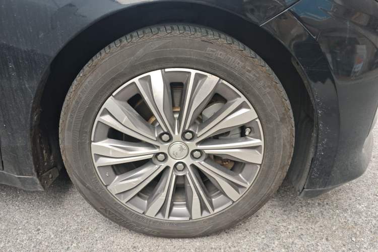 Used Hongqi E-QM5 2023 620km PLUS Right Front Wheel Hub