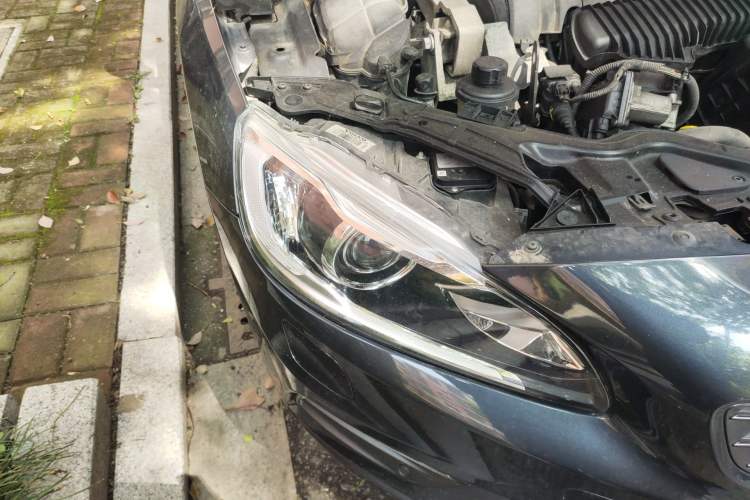 Used Volvo V60 2014 T5 Personalized Sport Edition Right Front Headlight