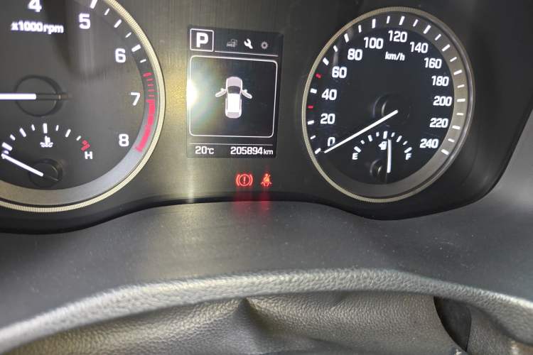 Used Hyundai Tucson 2018 1.6T Dual-Clutch Two-Wheel Drive 15th Anniversary Special Edition Odometer Close Up