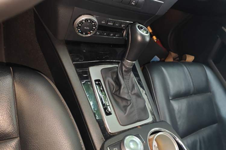 Used Mercedes-Benz GLK-Class 2011 GLK 300 4MATIC Luxury Model Gear Lever