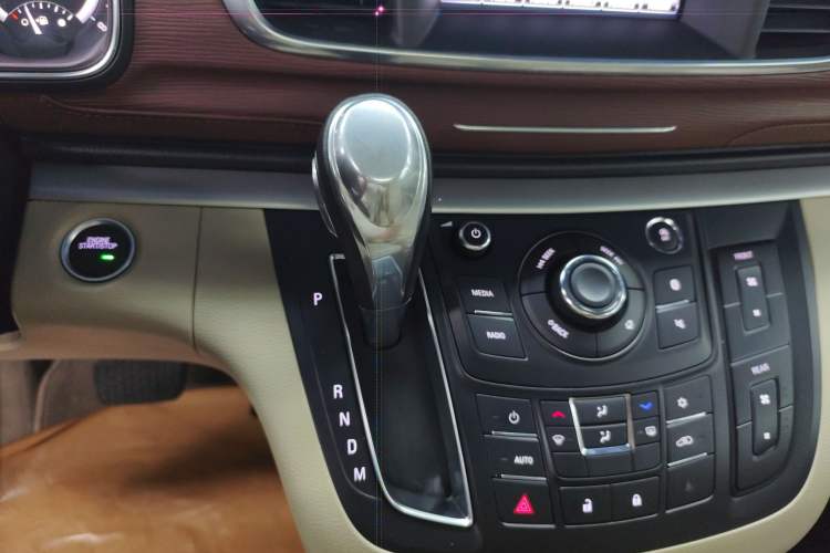 Used Buick GL8 2018 28T Luxury Model China VI Standard
