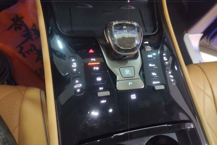 Used Denza D9 2022 DM-i 970 Four-Wheel Drive Flagship Model Gear Lever