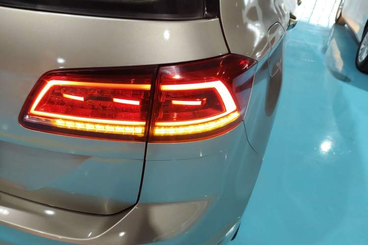 Used Volkswagen Golf Sportsvan 2016 230TSI Automatic Luxury Version