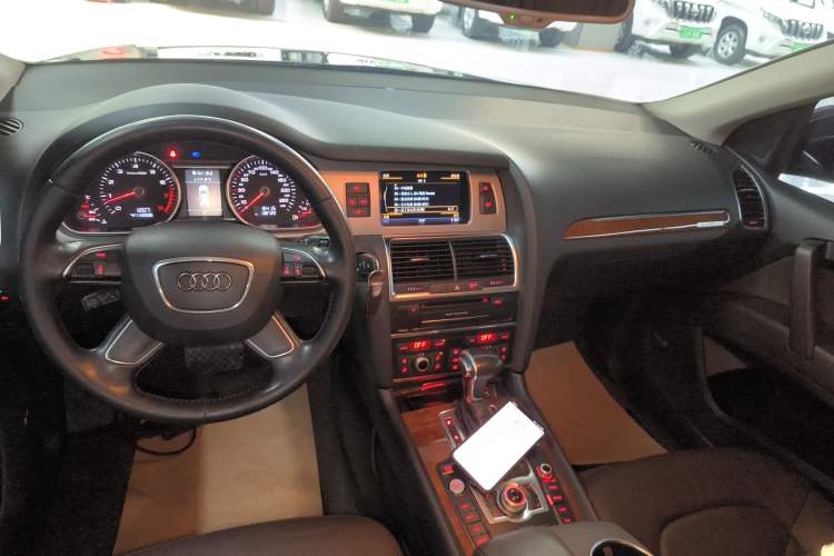 Used Audi Q7 2015 35 TFSI Sport Edition Audio And AC Panel