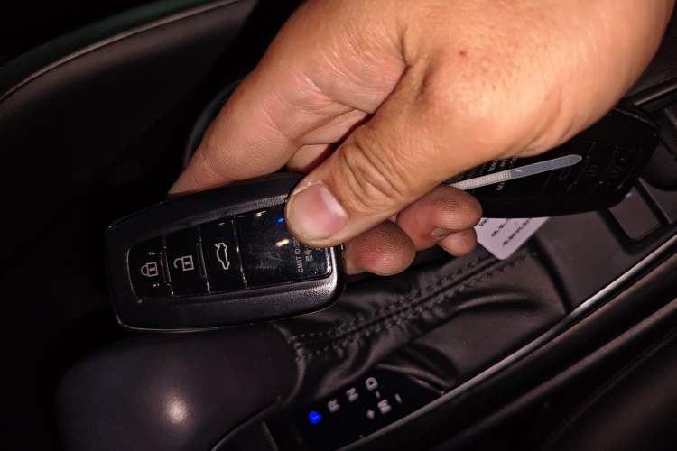 Used Toyota Camry 2023 2.0G Luxury Edition