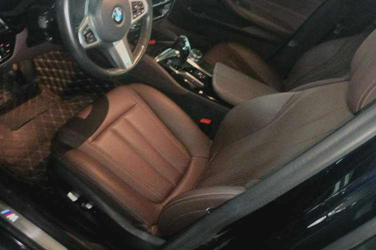 Used BMW 5 Series 2020 525Li M Sport Package Left Front Seat