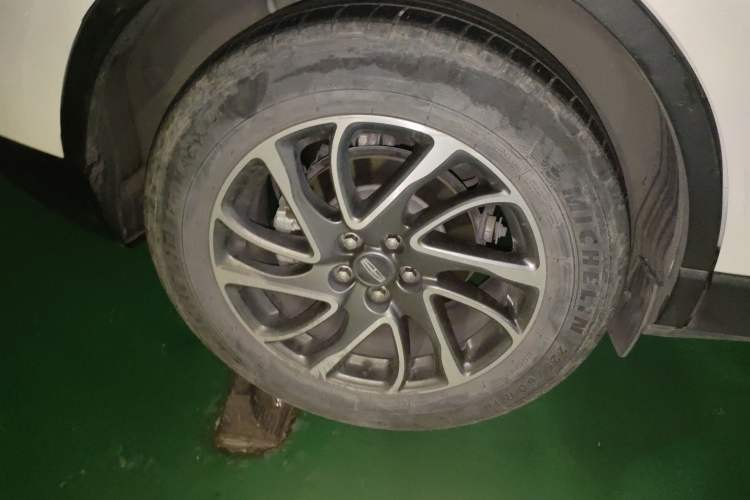 Used Lincoln Corsair 2021 2.0T Two-Wheel-Drive Luxury Edition Right Front Wheel Hub