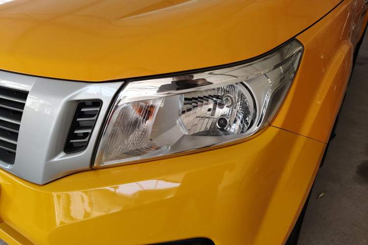 Used Nissan Navara 2019 2.5L Manual Two-Wheel Drive Comfort Version China VI QR25
