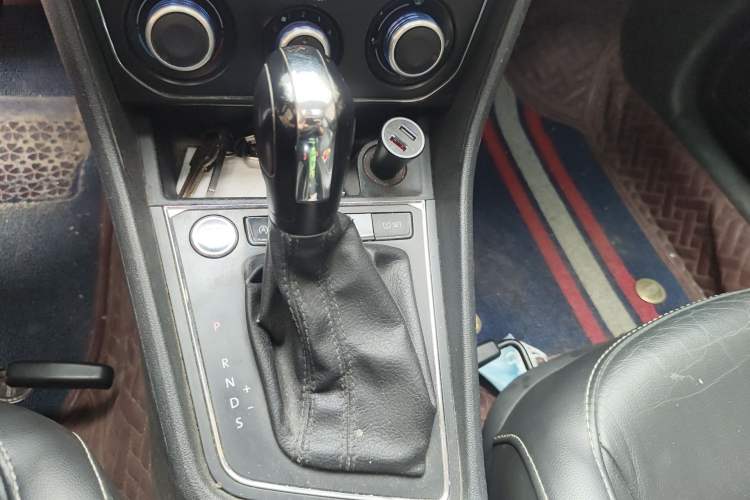 Used Volkswagen Lavida 2018 Classic 1.5L Automatic Comfort Edition China VI Standard Gear Lever