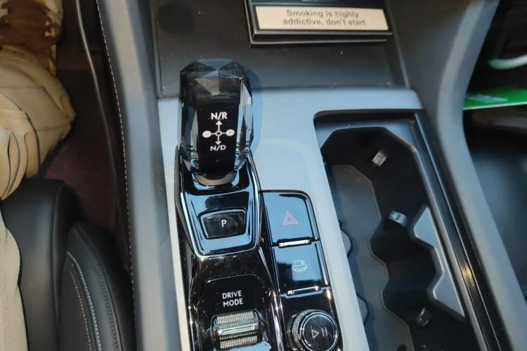 Used Lynk & Co 09 EM-P 2021 2.0T PHEV Halo Six-Seater Gear Lever