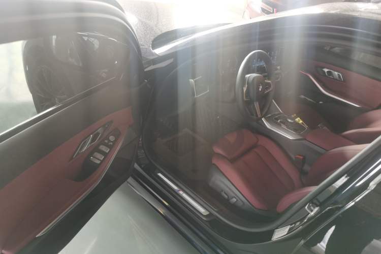 Used BMW 3 Series 2024 325i M Sport Night Edition Package Driver Seat