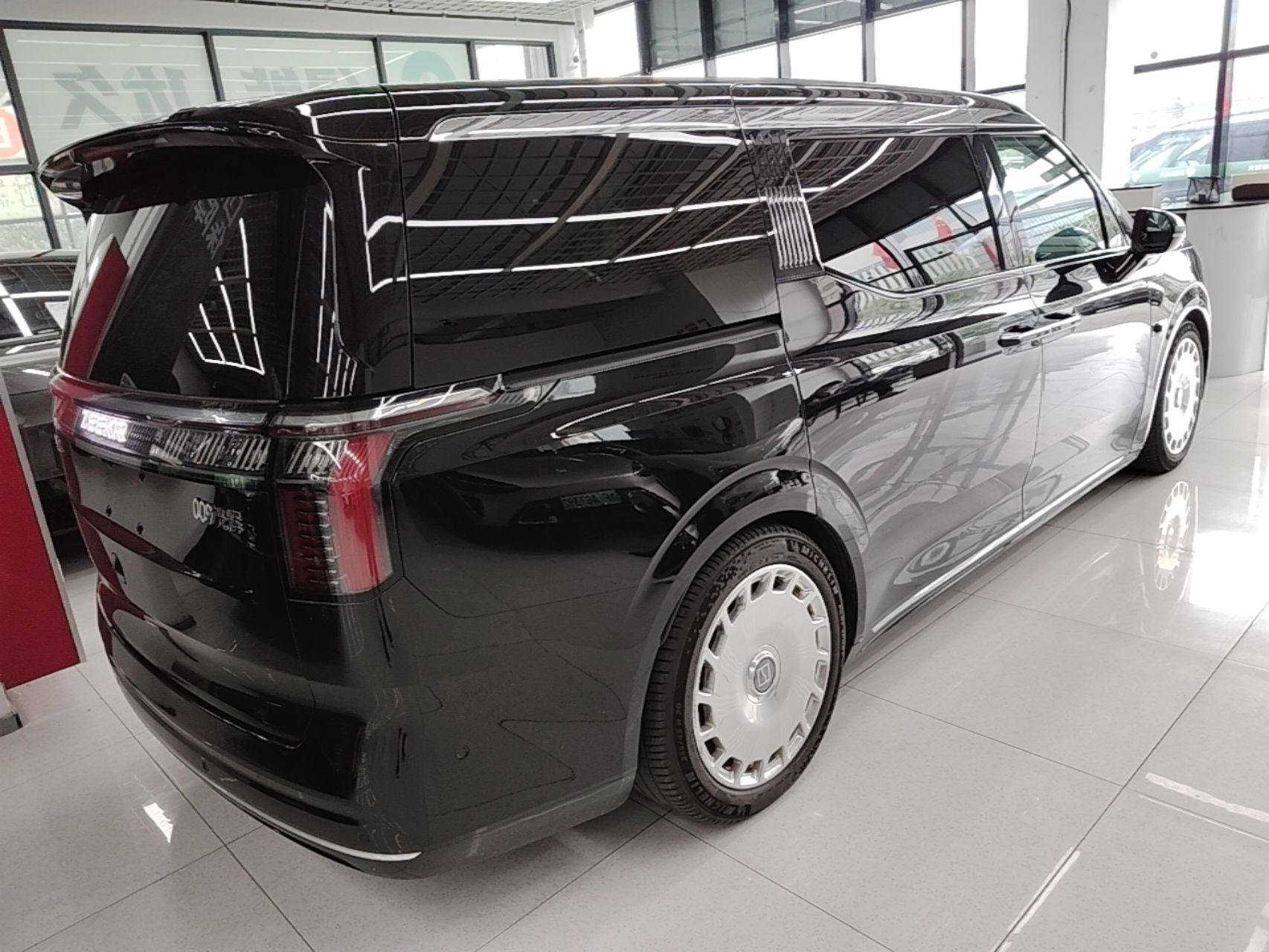 Zeekr 009 2024 GAC Trumpchi — снимка 6