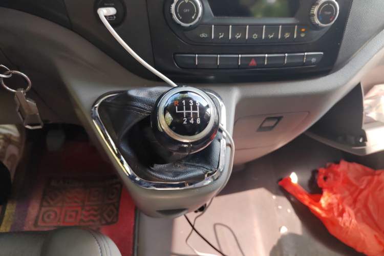 Used Foton Toano 2020 2.0T Multi-Function Extended Wheelbase Mid-Roof 5/6/7-Seater with Rear Dual Tires China VI Emission Standard F20TC3 Gear Lever